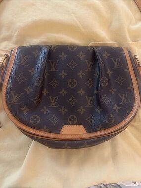 LV-Louis Vuitton Monogram Menilmontant Messenger Bag!!